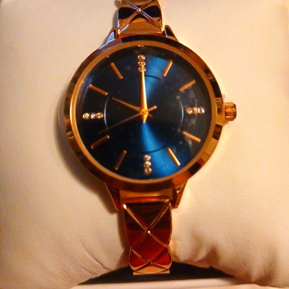 Women's Watch - Picture 1 of 8